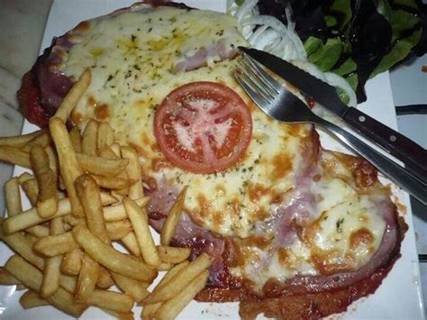 Milanesa Napolitana con patatas fritas - Picture of Che Pibe, Langreo - Tripadvisor