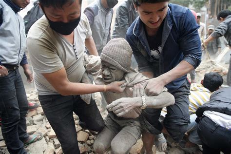 Nepal Earthquake Witness A Dramatic Rescue Time