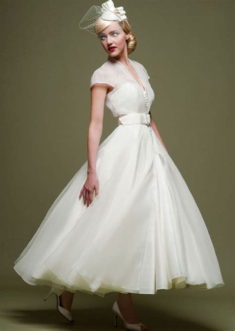 Maybe you would like to learn more about one of these? Gli stili della sposa: sposa anni '50 nel 2020 | Abiti da ...