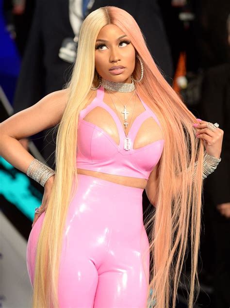 Nicki Minaj Suffers Embarrassing Camel Toe Wardrobe Malfunction At Mtv Vmas In Raunchy Skin
