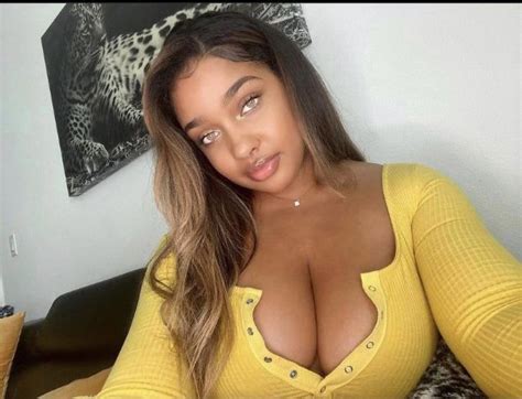 Corie Rayvon And Her Beautiful Cleavage Cufo510