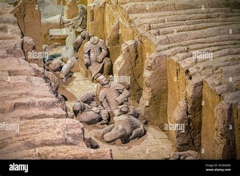 terracotta army sculptures of soldiers depicting the armies of qin shi huang first emperor of