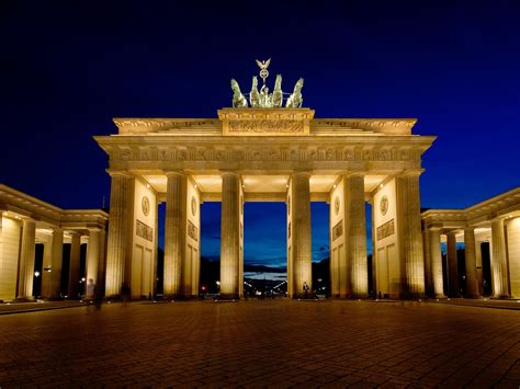 Luv 2 Go Berlin Brandenburg Gate