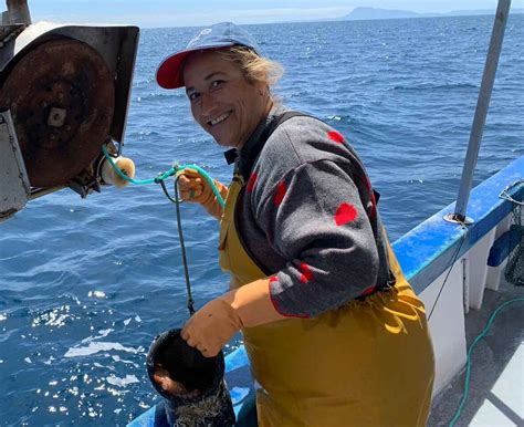 Mujer Y Patrona De Barco Lo Peor De La Pesca Son Los Horarios No Hay