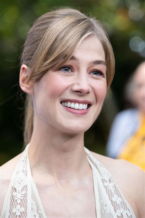 Even when rosamund pike isn't required to glam up, she certainly doesn't let her pregnancy style fall by the wayside as she proved on thursday. Rosamund Pike - Mill Valley Film Festival Opening ...