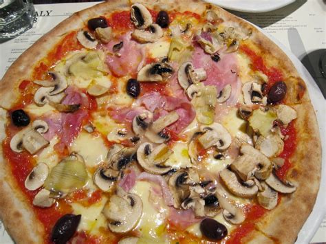 la pizza capricciosa ricetta originale e preparazione silvio cicchi