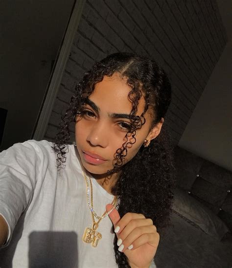Pin By Makayla Wilkins On Hairstyles In 2019 Curly Hair