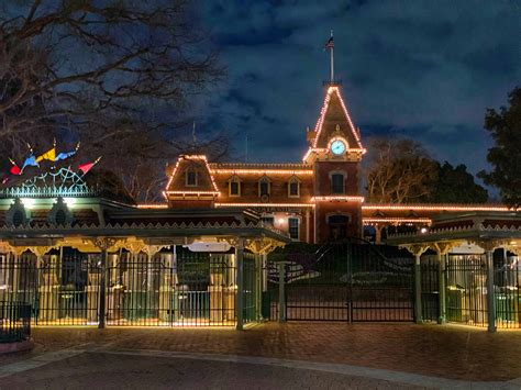 Main Gate Disneyland Disneyland Mousewait Real Time