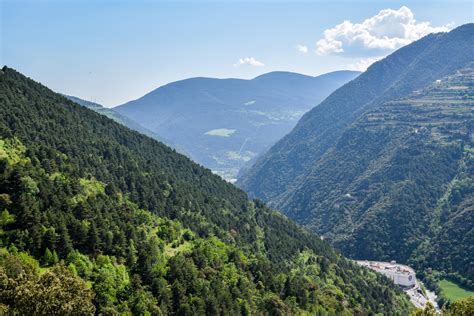 Principat d'andorra), is a sovereign landlocked microstate on the iberian peninsula, in the eastern pyrenees. Auf Schmugglerrouten durch Andorra - Andorra Reisebericht ...