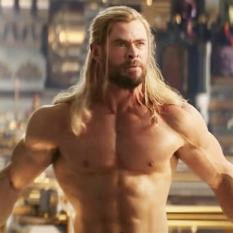 Thor Chris Hemsworth Diz Que Forma Física Não Impressionou Esposa