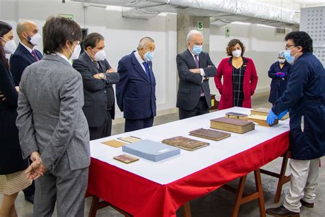 Biblioteca Nacional Del Perú Recibió Visita Del Director De La Real