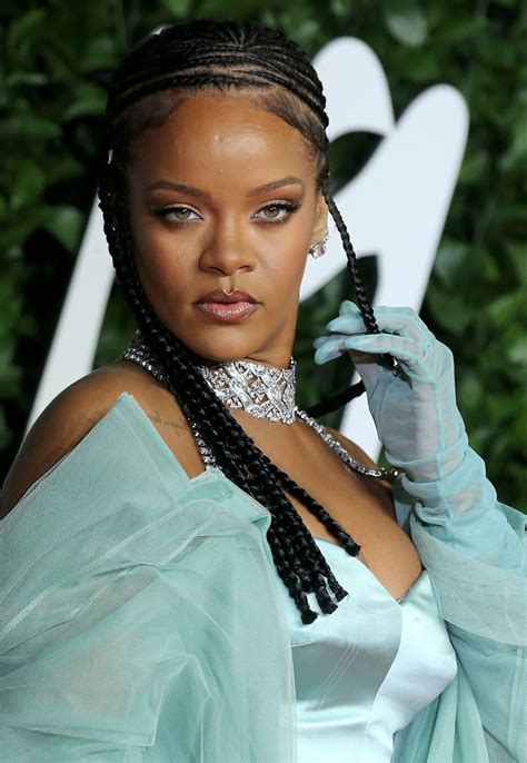 Rihanna Big Boobs In Cleavage At Fashion Awards In London Hot