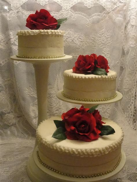Simple wedding cake ideas to swoon over, from easy diy wedding cakes for a low key wedding to towering tiered cakes that are really worth the extra effort. Pin on Wedding Cakes by Carol