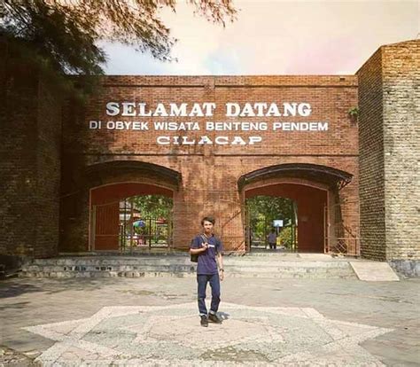 Harga tiket masuk panorama pabongbon hanya rp 15 ribu saja per orang. Sejarah Misteri dan Asal Usul Benteng Pendem Cilacap, Harga Tiket Masuk dan Peta Lokasi