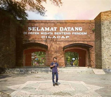 Benteng yang menjadi pertahanan saat melawan pasukan pangeran diponegoro ini. √ Sejarah Misteri dan Asal Usul Benteng Pendem Cilacap ...