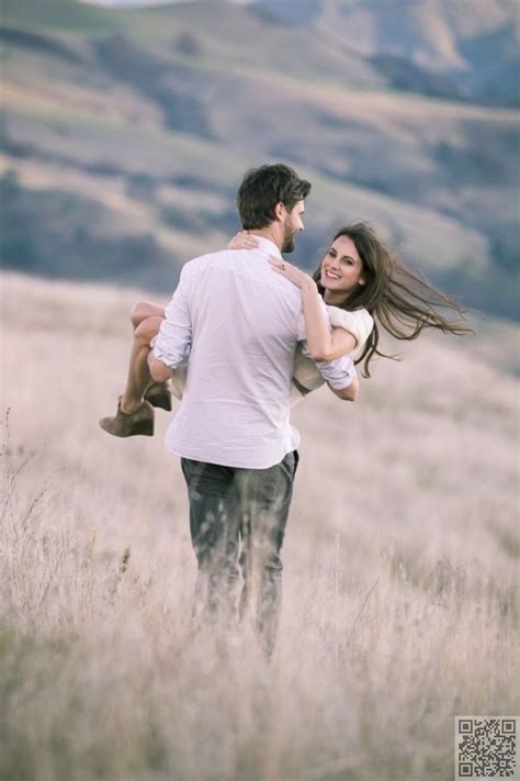 6 Carry Me 76 Gorgeous Couple Poses To Inspire Your Engagement Photos → Wedding