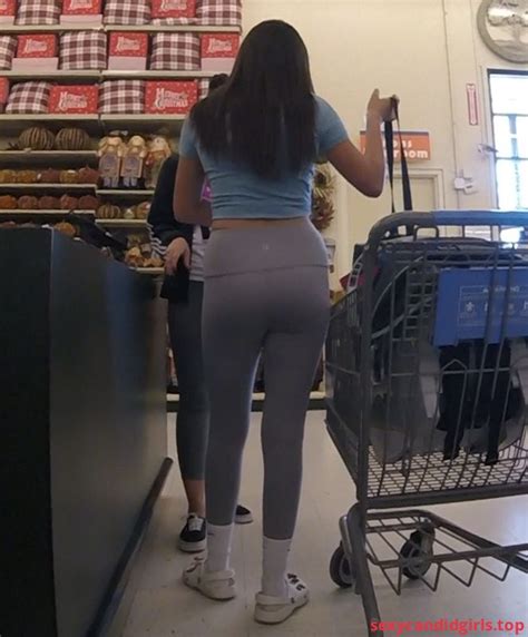 Sexy Candid Girls Candid Girl In Grey Yoga Pants Supermarket