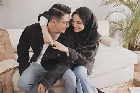 9 Pasangan Artis Kompak Berhijrah Bikin Kagum Hijabid