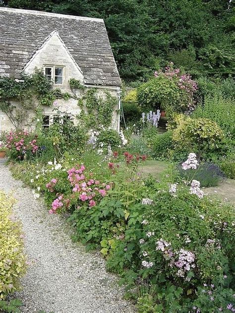 39 Cozy Country Garden To Make More Beauty For Your Own Cottage