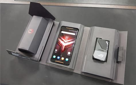 The Ultimate Gaming Phone Unboxing And First Impressions Of The Rog Phone