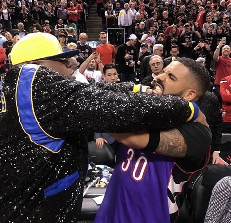 Drake Trolls Steph Curry At Nba Finals Wears Father S Raptors Jersey And Says He Has Curry S Hair