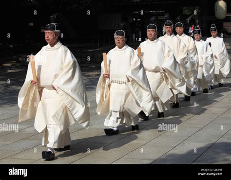 Shinto Priests High Resolution Stock Photography And Images Alamy