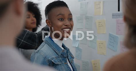 African American Business Woman Using Sticky Notes Brainstorming With Colleagues Stock Footage