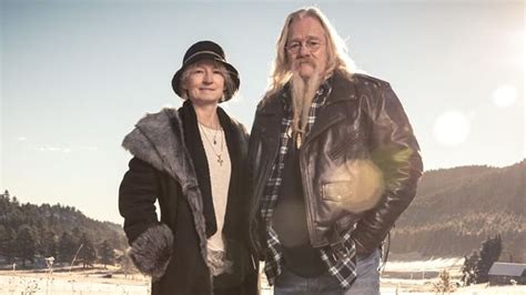 Alaskan Bush People Star Billy Browns Wife Ami Slams 500k Lawsuit