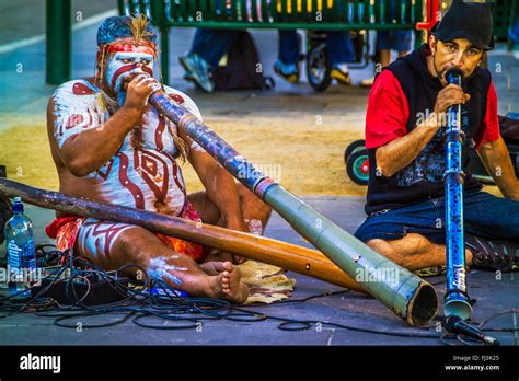 how to play aboriginal didgeridoo tjapukai aboriginal playing didgeridoo tjapukai playing di