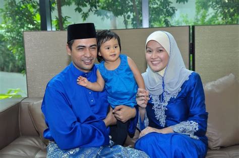 48, height, salary, famous birthday, birthplace orthopaedic surgeon, commercial astronaut datuk dr sheikh muszaphar shukor were born on thursday, in a leap year, birthstone is ruby, the seaon was. Datuk Dr Sheikh Muszaphar Shukor, Datin Dr Halina Mohd ...