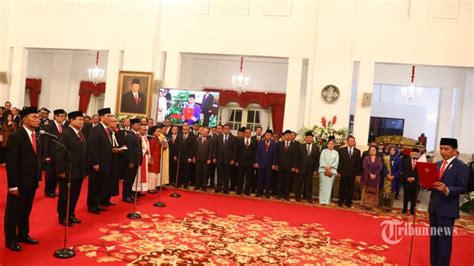 Isu reshuffle kabinet atau perombakan kabinet jokowi semakin kencang berhembus. Apa Itu Reshuffle? Ini Artinya dan Riwayat Perombakan ...