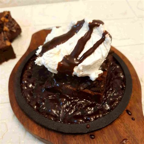 Sizzling Brownie With Ice Cream Bake With Nandini
