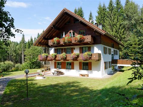 What travellers like in haus an der sonne. Ferienwohnung Waldhaus Sonnenberg, Drachselsried, Familie ...