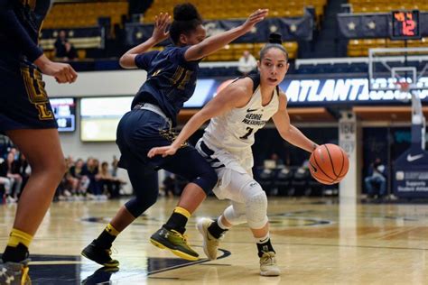 Womens Basketball Holds Off La Salle In Opening Round Of A 10