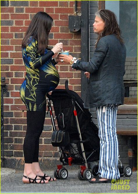 Liv Tyler Gets In Father Daughter Bonding With Dad Steven Tyler Photo 3690335 Liv Tyler