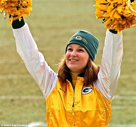 Kaitlyn Collins Bullying Packers Cheerleader Fights Bullying After Thousands Of Bears Fans Post