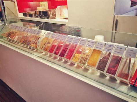 = appartement, suite = suite, fr = frühstück, hp = halbpension, vp = vollpension. Ritter Sport Bunte Schokowelt Berlin - Yari Brugnoni