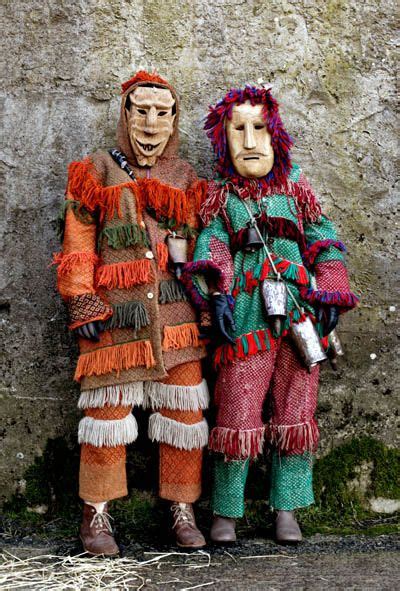 #carnaval #caretos #portugal #portuguese legends #portuguese folklore #lendas portuguesas #folklore #folclore #folclore português #mitos #mitologia #myths #mythology. Caretos, día de San Esteban en Ousilhão (Portugal) in 2020 ...