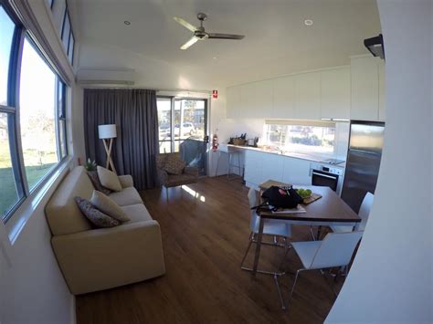 Taronga Western Plains Zoo Dubbo A Stay At The Savannah Cabins The