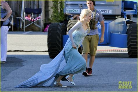 First Pics Of Georgina Haig As Frozen S Queen Elsa On Once Set