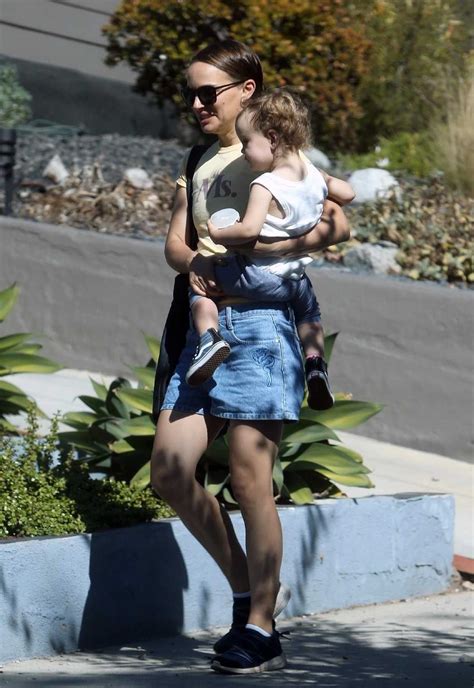Natalie Portman Was Seen Out With Her Daughter In Los Angeles 1031