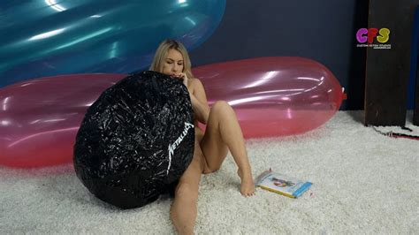 bunny inflates 48 in beachball by mouth nude 4k 3840x2160 custom fetish shoots