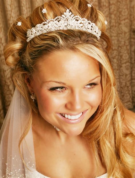 20 Perfect Bridal Hairstyles For The Wedding Day The Xerxes