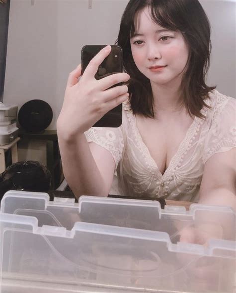 Actress, singer, movie director, producer, and author. 구혜선 글래머 몸매동안 미모원조 베이글녀 맞네 | 한경닷컴