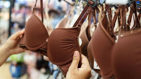 Men And Women Agree A C Cup Is The Ideal Breast Size Huffpost Latest News