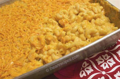 These macaroni and cheese recipes are some of our favorites for family dinners. Vegan Baked Macaroni & Cheese | I Heart Recipes