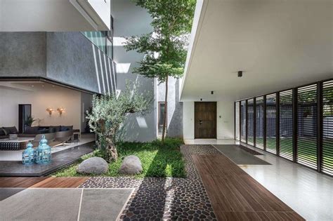 12 Modern Houses With Interior Courtyards Architecturian Courtyard