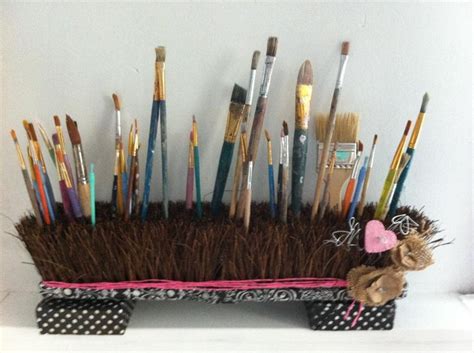 Separator allows brushes to stand and dry easily. Pin by Kaila Marie on Organization | Paint brush holders ...