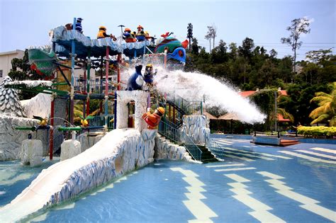 Plan a trip to bukit gambang offering exciting wildlife encounters and wet and thrilling experiences in the form of two theme parks: 2D1N Enjoy Bukit Gambang Resort City, Pahang - AMI Travel ...