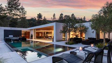 Contemporary Single Story Spec House In Beverly Hills